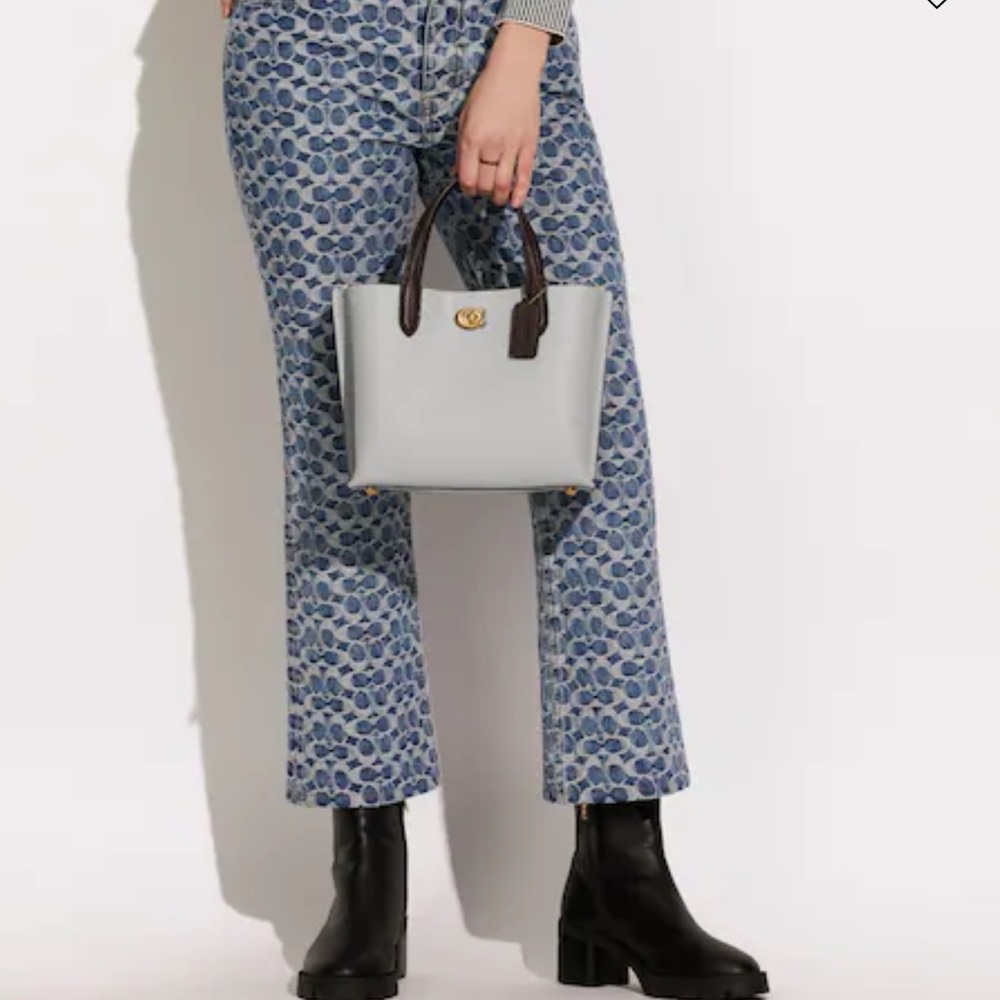 Willow Tote 24 In Colorblock With Signature Canvas Interior